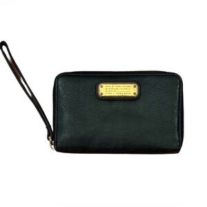 Marc Jacobs Black Leather wristlet with id slot and gold stamped label ❤️SALE